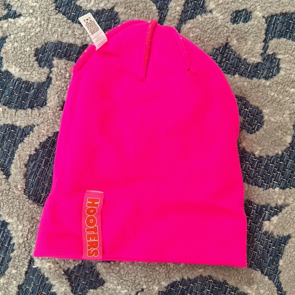 Hooters stocking hat. - Picture 6 of 12